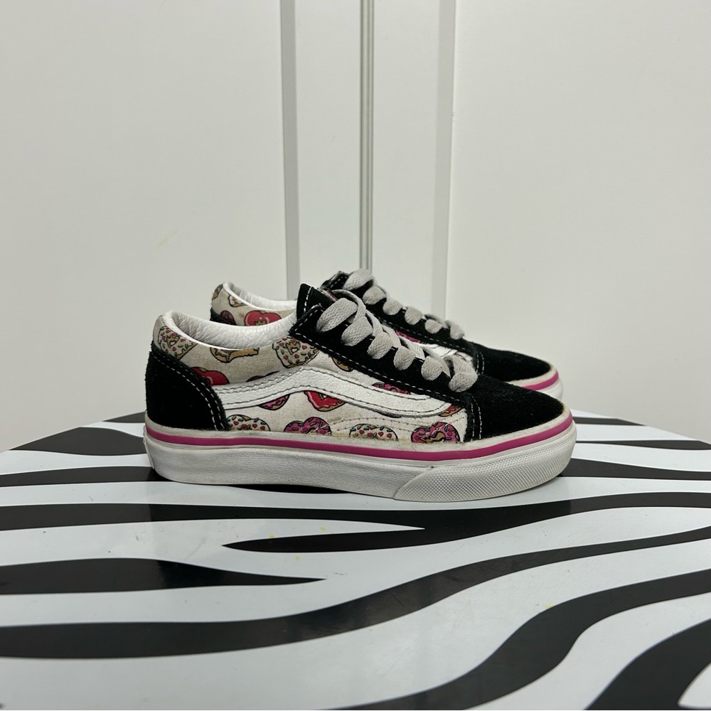 Vans old skool donut Black and White Sneakers with Heart Pattern